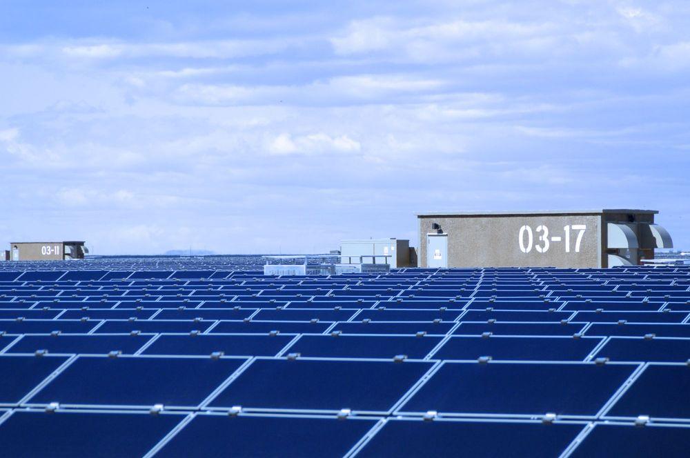 A kétarcú büszkeség és a novemberi napsütés