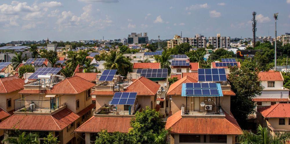 Szeptembertől Magyarországon is elindulhatnak a társasházi energiaközösségek