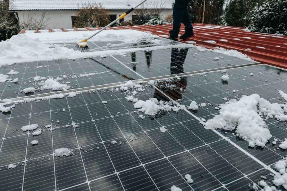 Megvan a titka annak, hogy hóban is szépen teljesítsen a napelem